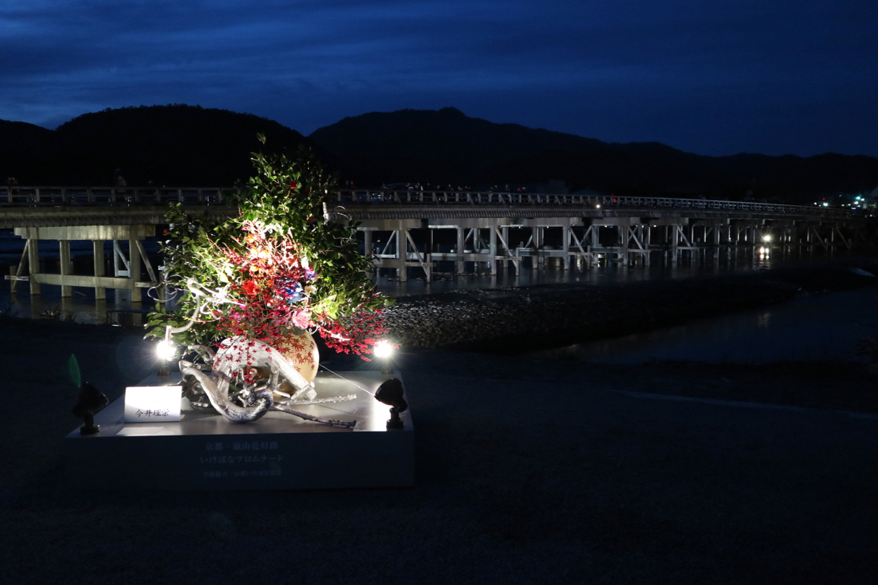 花灯路が始まりました 嵐山保養所 旅館 花のいえ