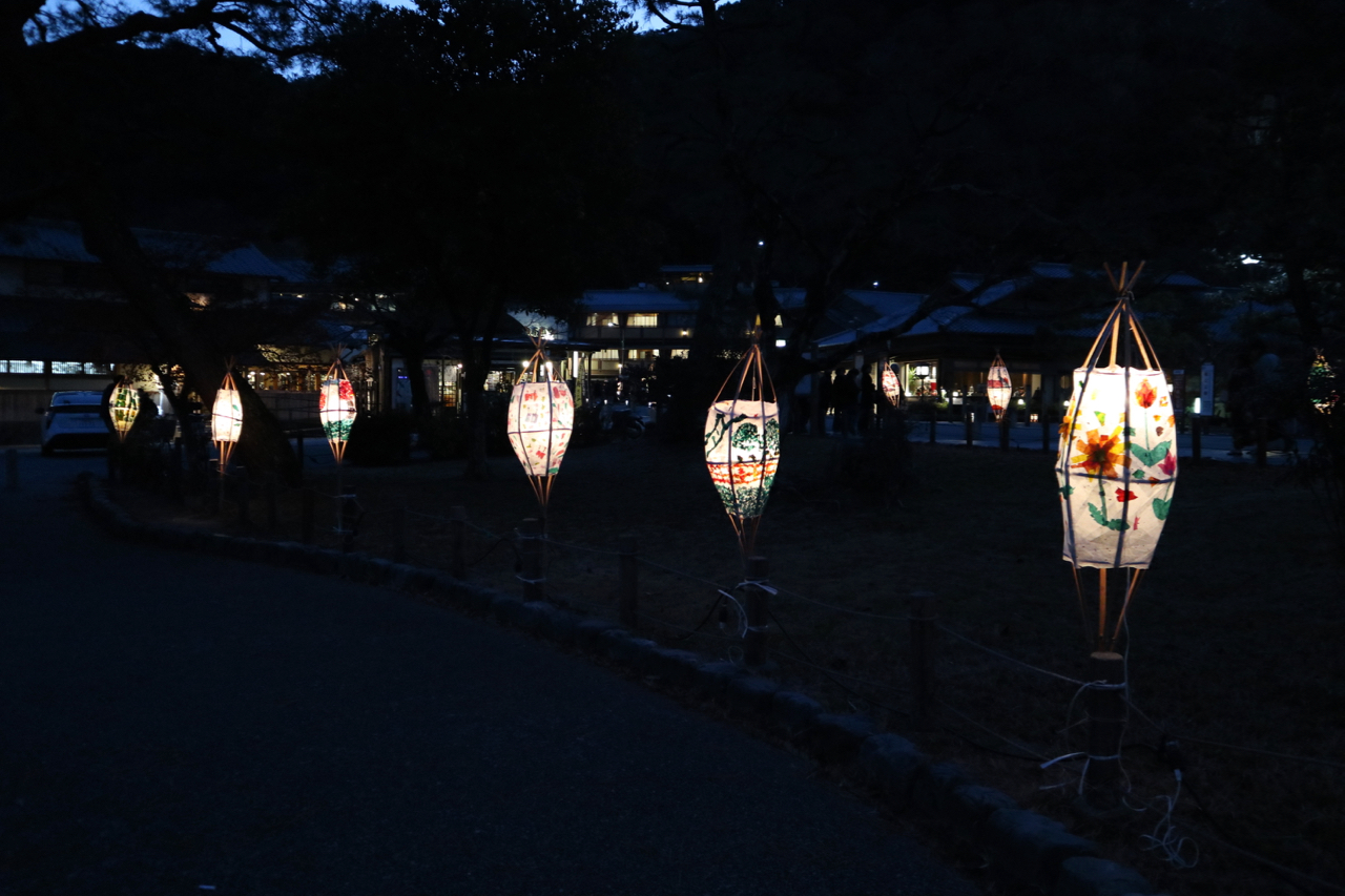 花灯路が始まりました 嵐山保養所 旅館 花のいえ